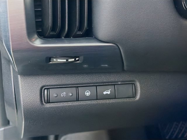 Used 2024 Nissan Pathfinder SL w/ SL Premium Package FWD image 12
