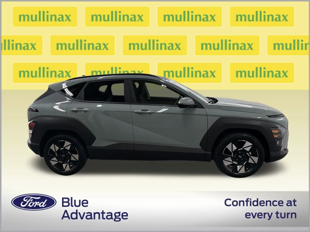 Used 2025 Hyundai Kona SEL image 2