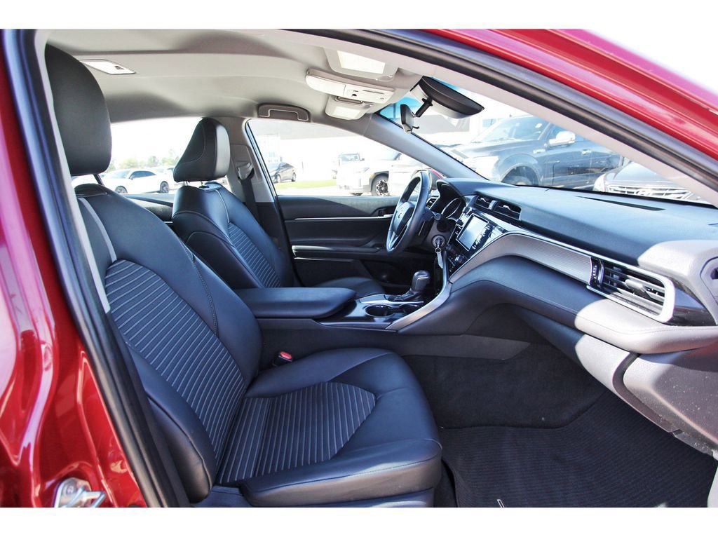 Used 2018 Toyota Camry L image 25