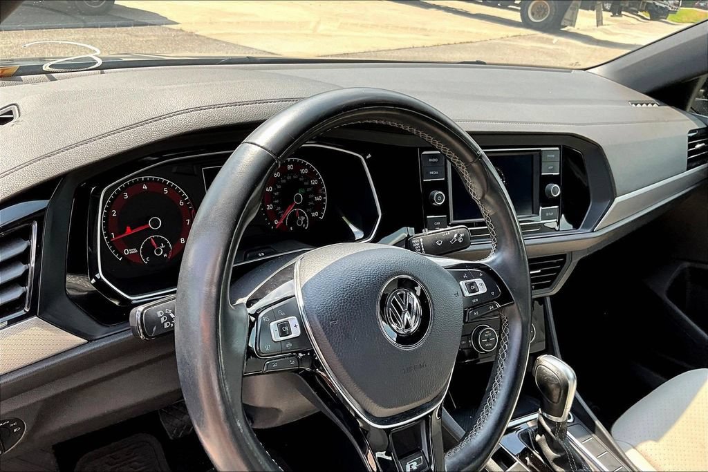Used 2019 Volkswagen Jetta R-Line w/ R-Line Cold Weather Package FWD image 10