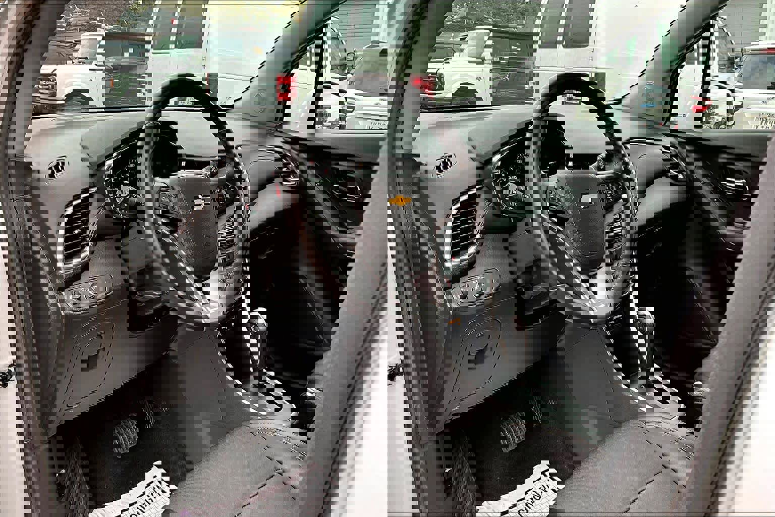 Used 2020 Chevrolet Trax LT w/ LT Convenience Package image 17