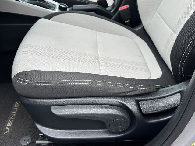 Used 2023 Hyundai Venue SEL FWD image 16