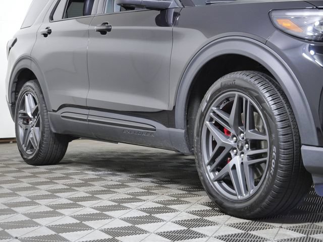Certified 2025 Ford Explorer ST-Line w/ Premium Package AWD/4WD image 2