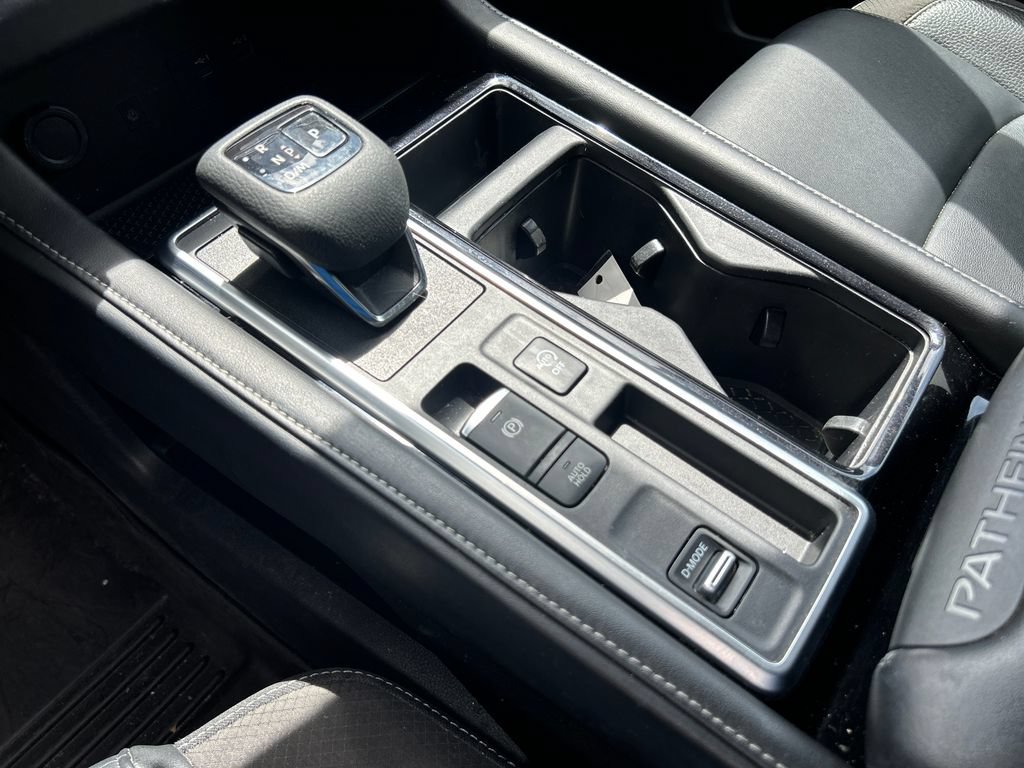 Used 2023 Nissan Pathfinder SL FWD image 21
