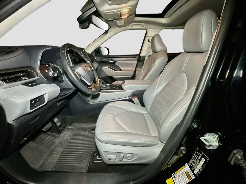 Used 2023 Toyota Highlander XLE AWD/4WD image 20
