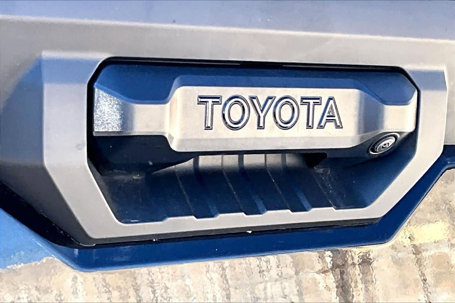 Used 2023 Toyota Tundra SR5 w/ SR5 Convenience Package AWD/4WD image 32