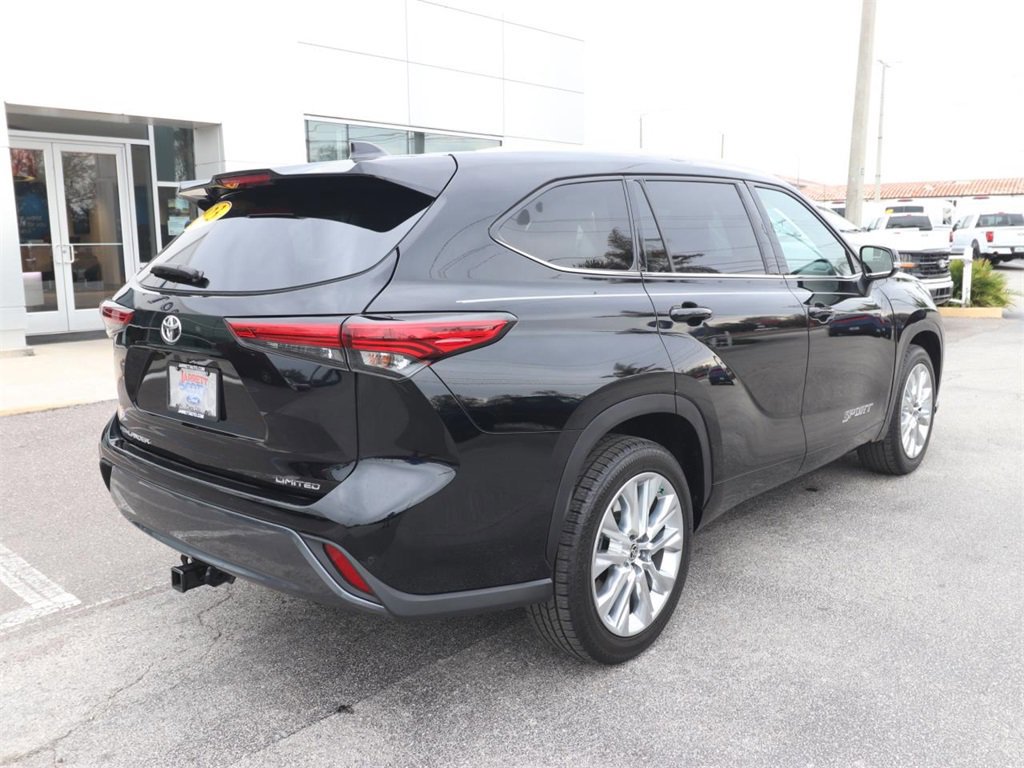 Used 2023 Toyota Highlander Limited image 5