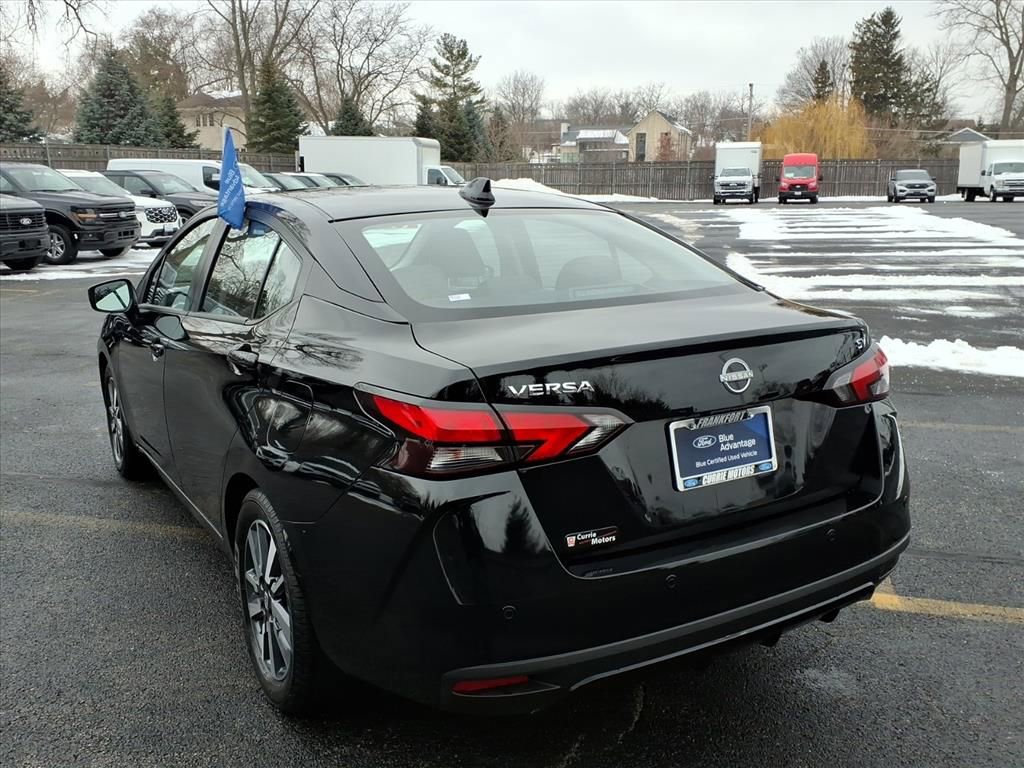 Used 2023 Nissan Versa SV image 3