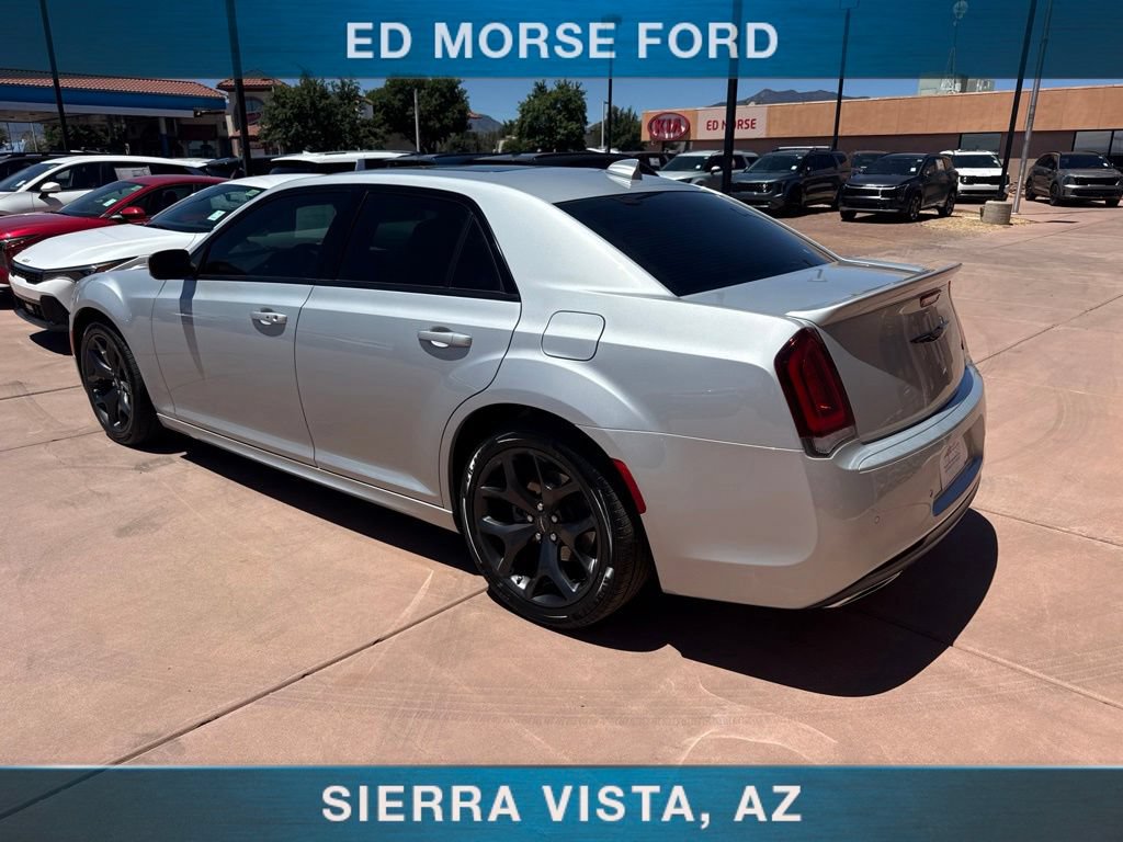 Used 2023 Chrysler 300 S w/ Comfort Group RWD image 4