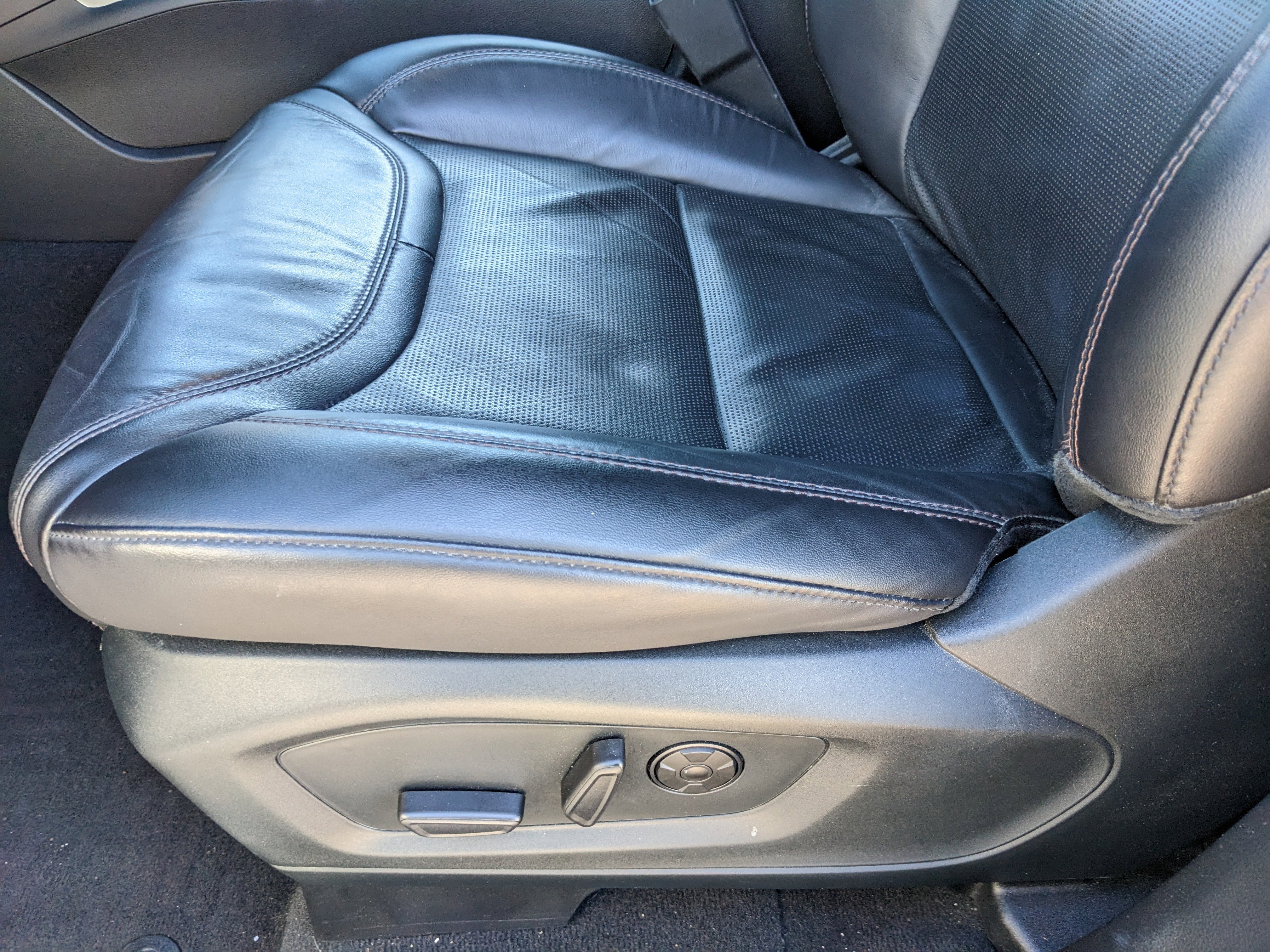 Certified 2022 Ford Explorer Platinum w/ Equipment Group 601A image 22