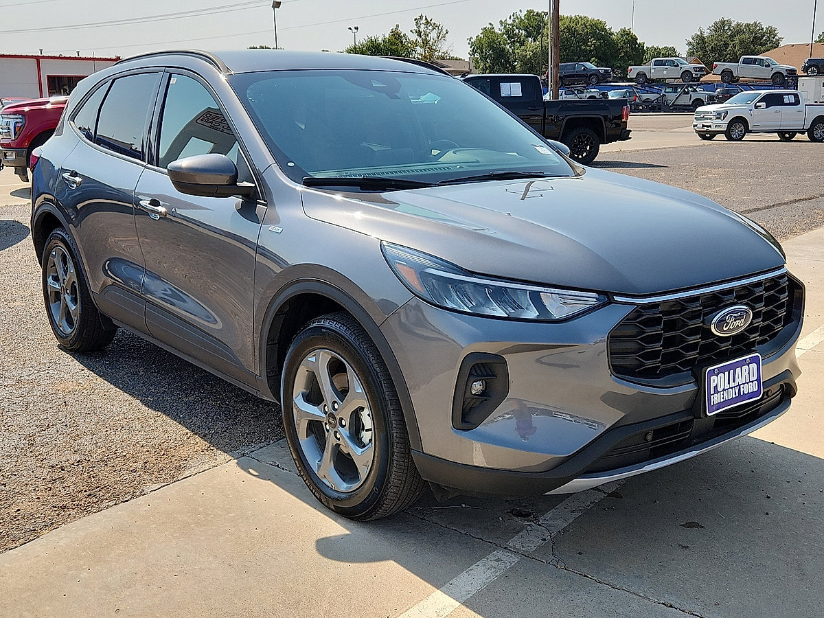 Certified 2025 Ford Escape ST-Line Select AWD/4WD image 4