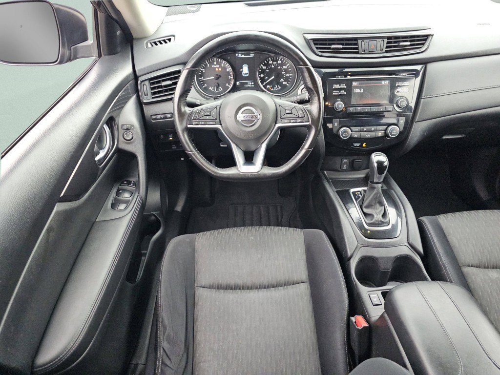 Used 2017 Nissan Rogue SV image 11