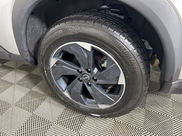 Used 2025 Nissan Rogue SV AWD/4WD image 7
