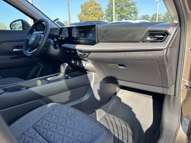 Used 2025 Nissan Kicks SV w/ SV Premium Package FWD image 14
