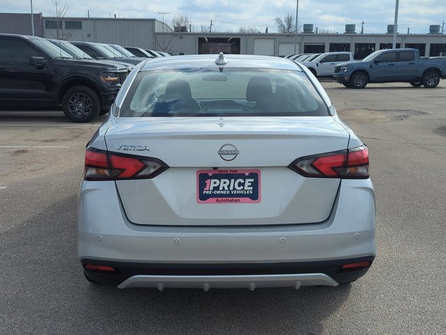 Used 2025 Nissan Versa SV image 5
