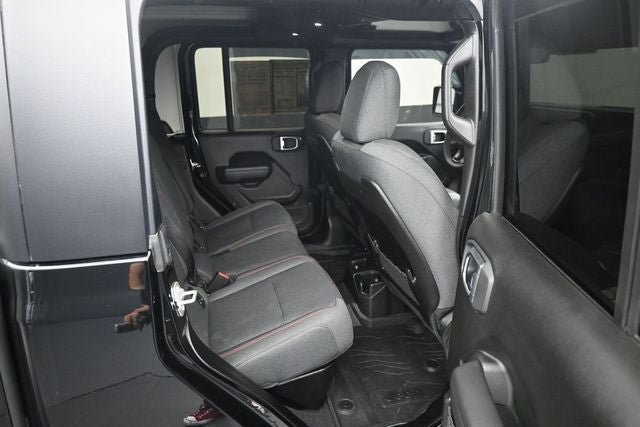 Used 2024 Jeep Gladiator Rubicon w/ Technology Group AWD/4WD image 14