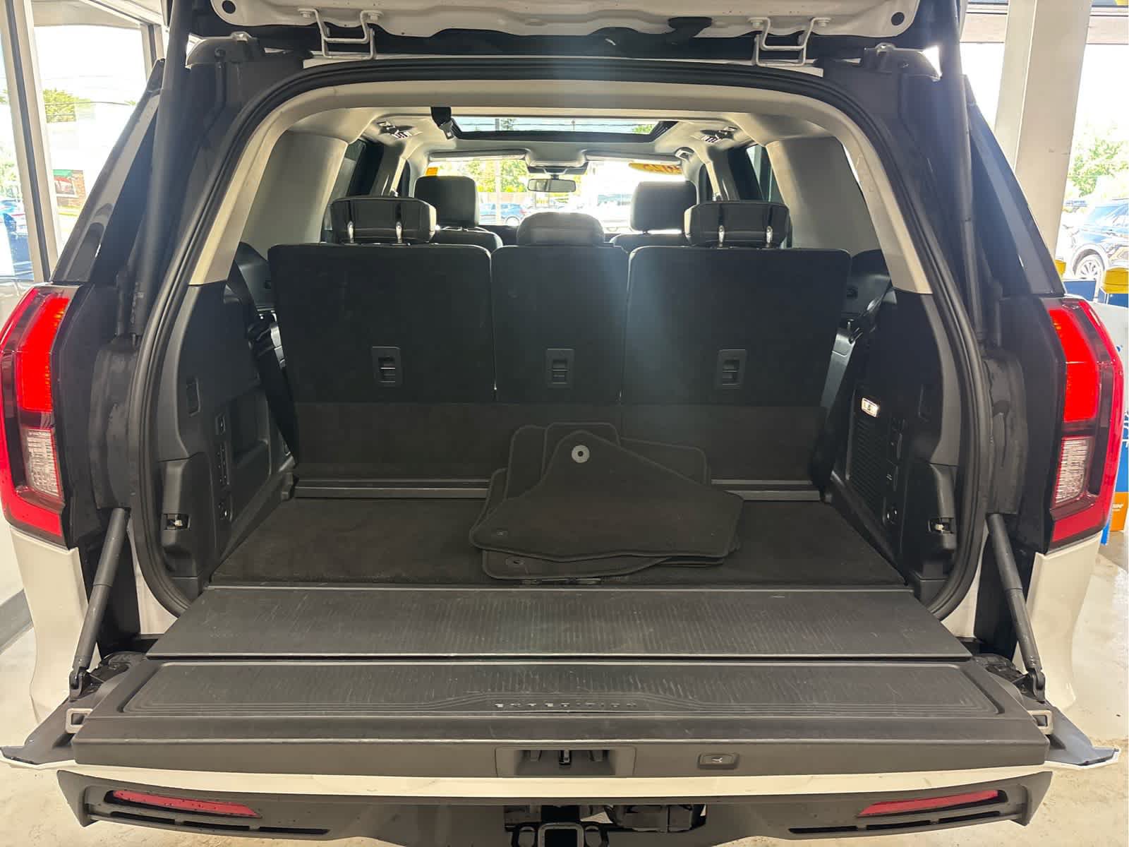 Certified 2025 Ford Expedition Active AWD/4WD image 8