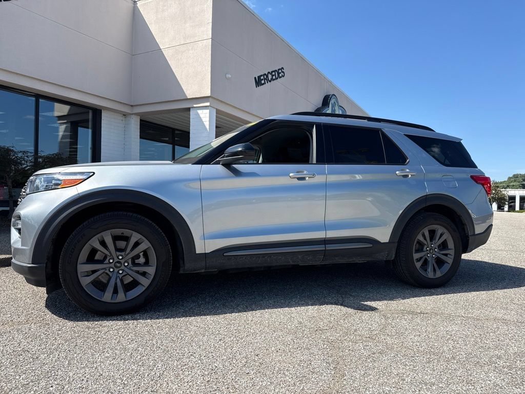 Certified 2023 Ford Explorer XLT w/ Equipment Group 202A RWD image 7