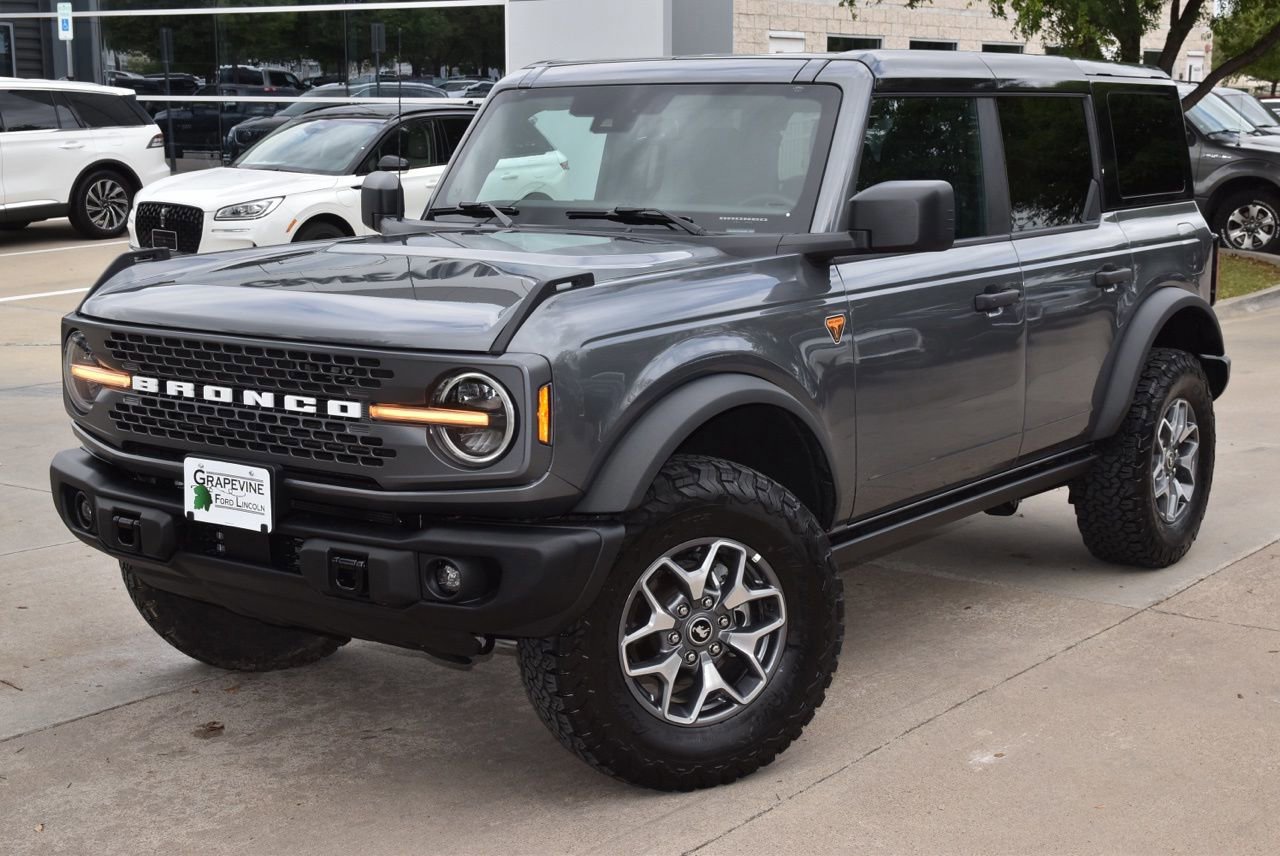 Certified 2025 Ford Bronco Badlands image 3