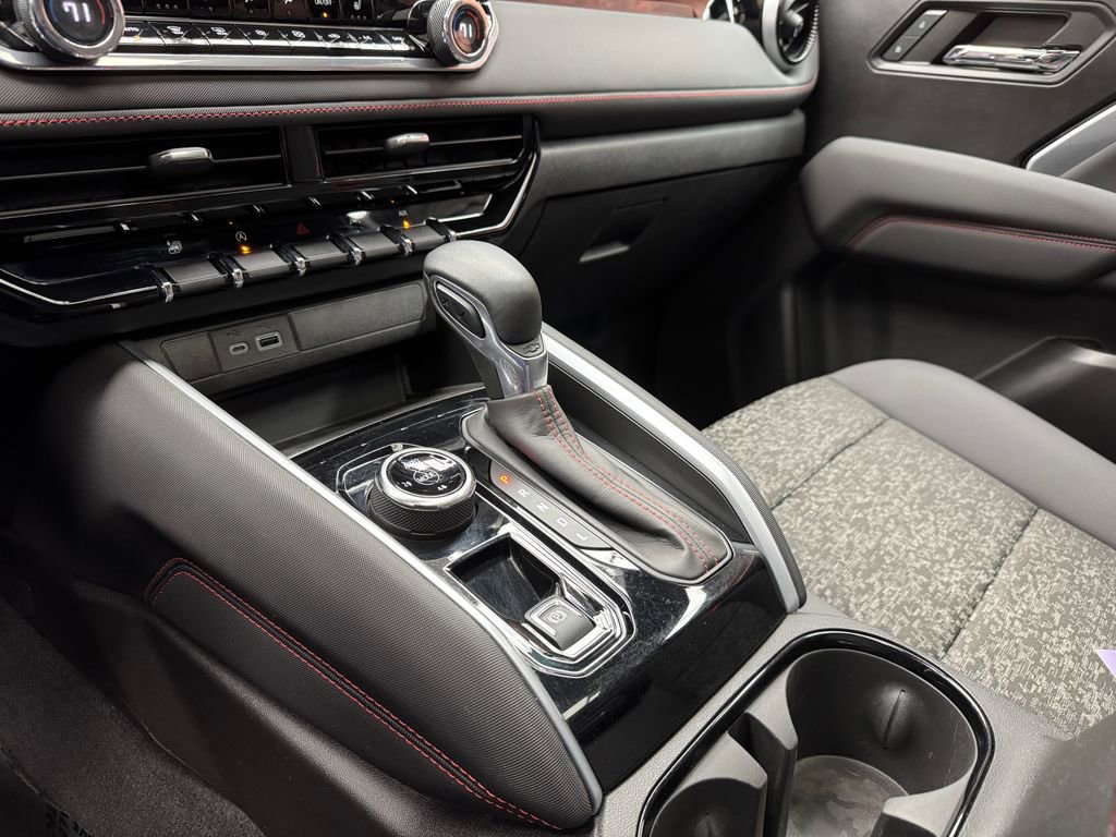 Used 2024 Chevrolet Colorado Z71 w/ Z71 Convenience Package 2 image 21