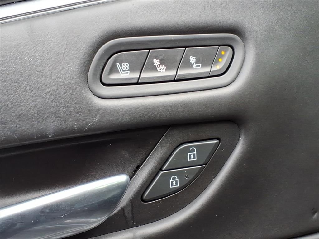 Used 2021 Cadillac Escalade Premium Luxury Platinum image 16