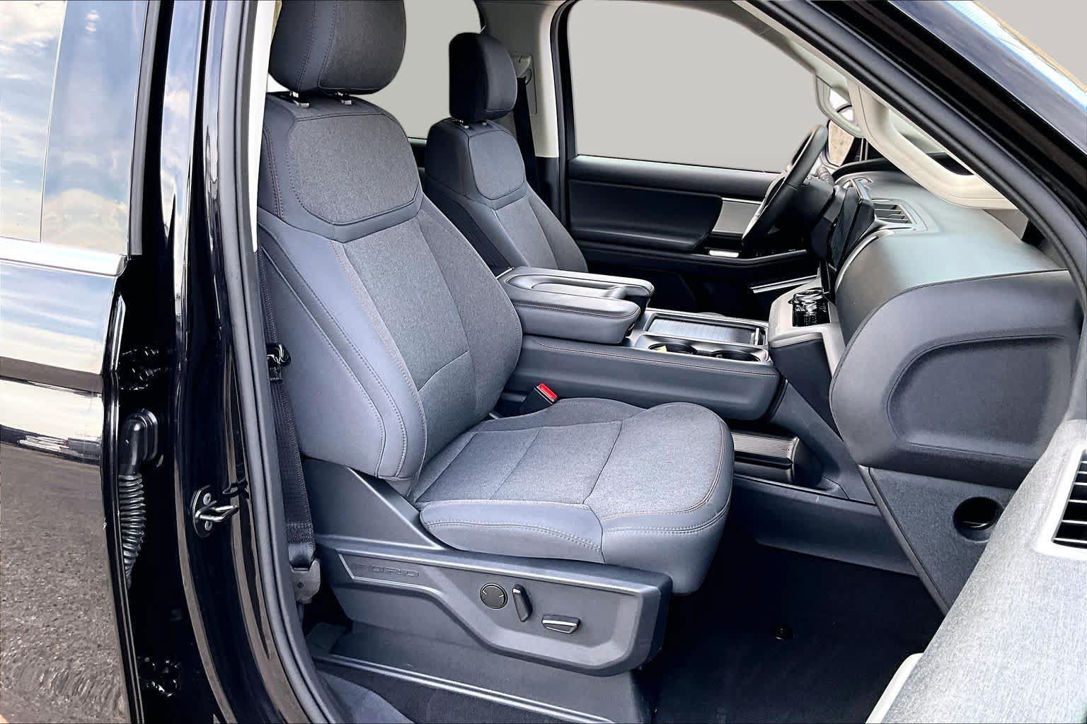 Certified 2025 Ford Expedition Active RWD image 9