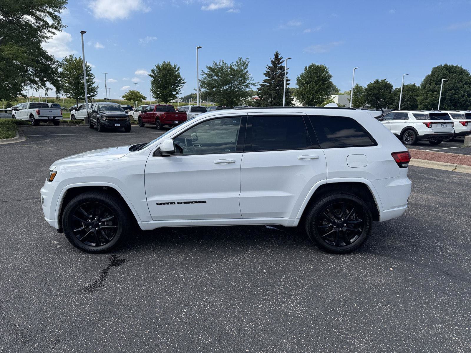 Used 2020 Jeep Grand Cherokee Altitude AWD/4WD image 10