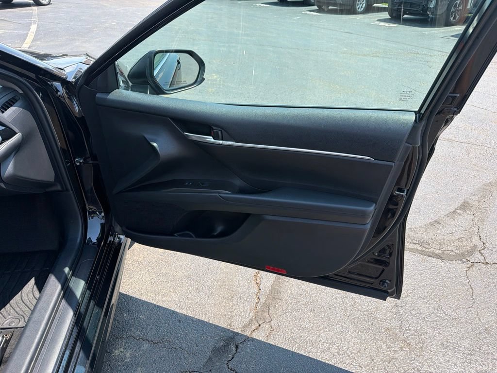 Used 2021 Toyota Camry SE FWD image 38