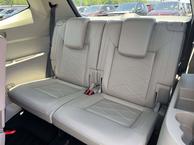 Used 2024 Volkswagen Atlas SE w/ Black Wheel Package FWD image 15