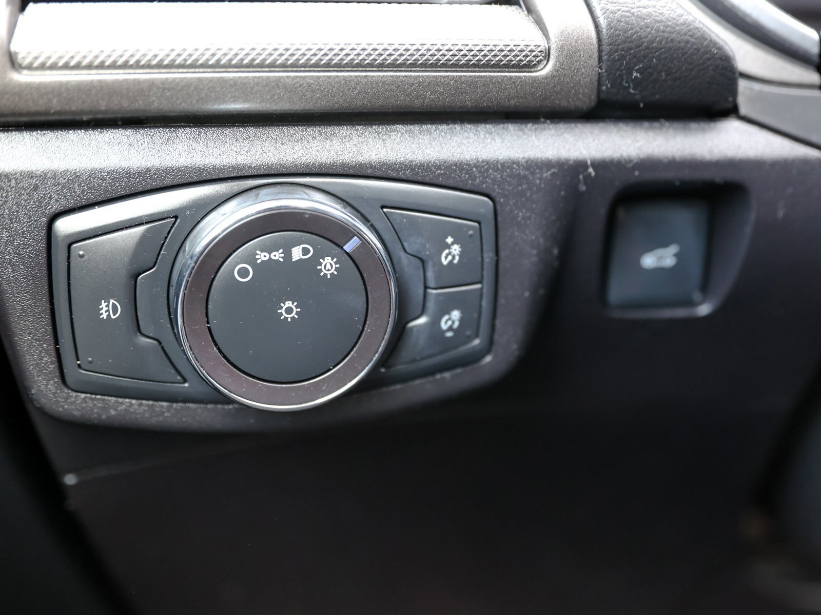 Certified 2019 Ford Fusion SE w/ Equipment Group 151A image 30