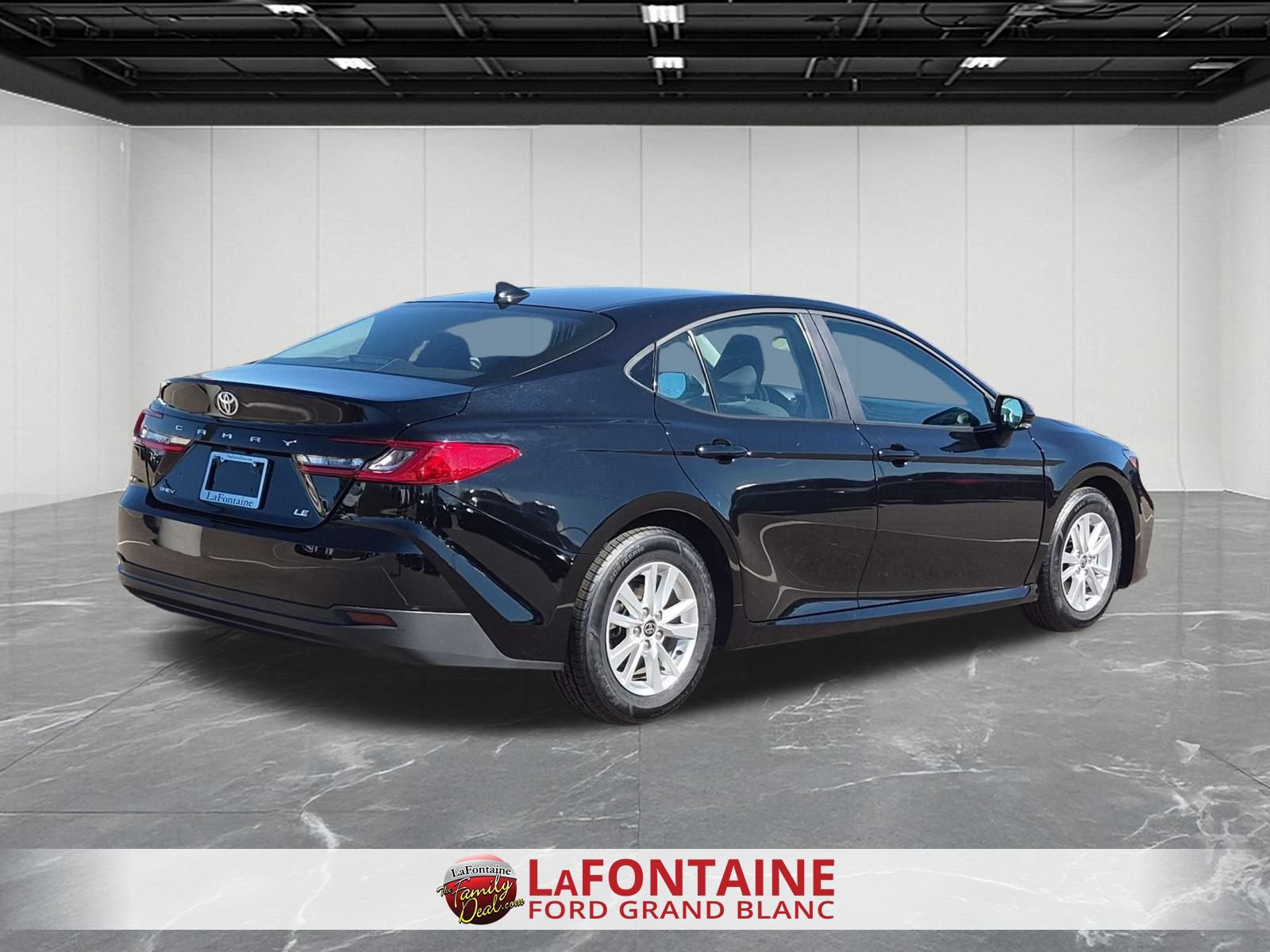 Used 2025 Toyota Camry LE FWD image 5