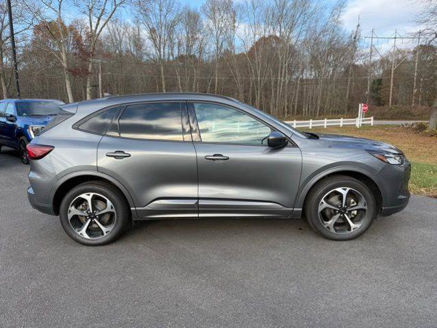 Certified 2023 Ford Escape ST-Line Select w/ Tech Pack #2 AWD/4WD image 2