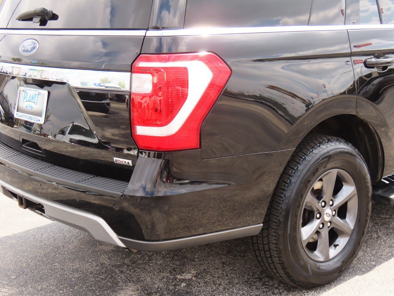 Certified 2021 Ford Expedition XLT image 14