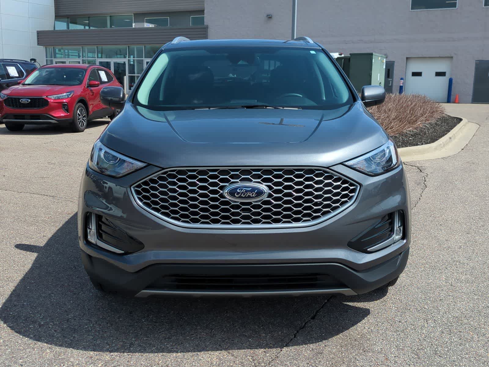 Certified 2024 Ford Edge SEL w/ Convenience Package AWD/4WD image 3
