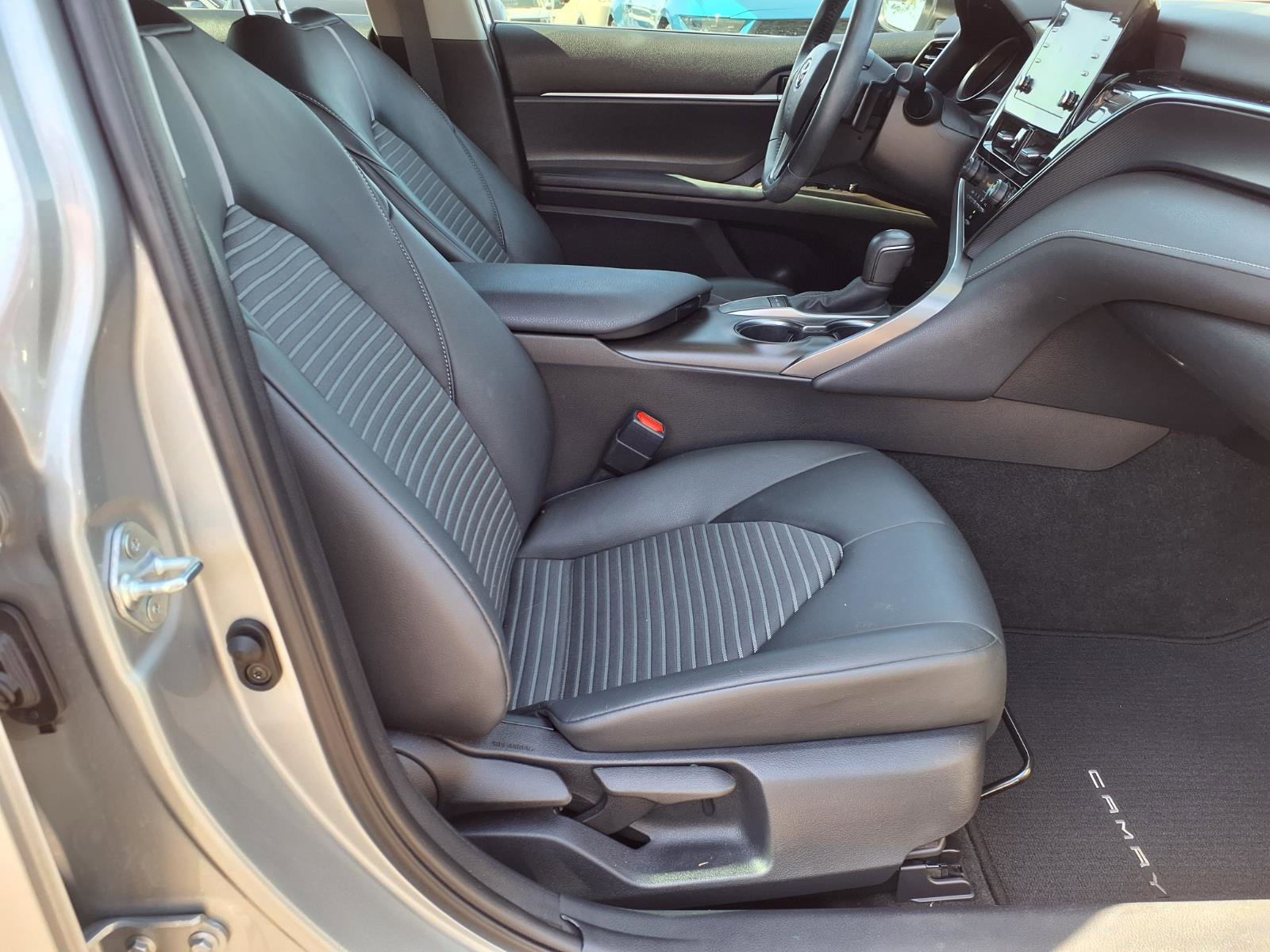 Used 2022 Toyota Camry SE w/ Convenience Package FWD image 11