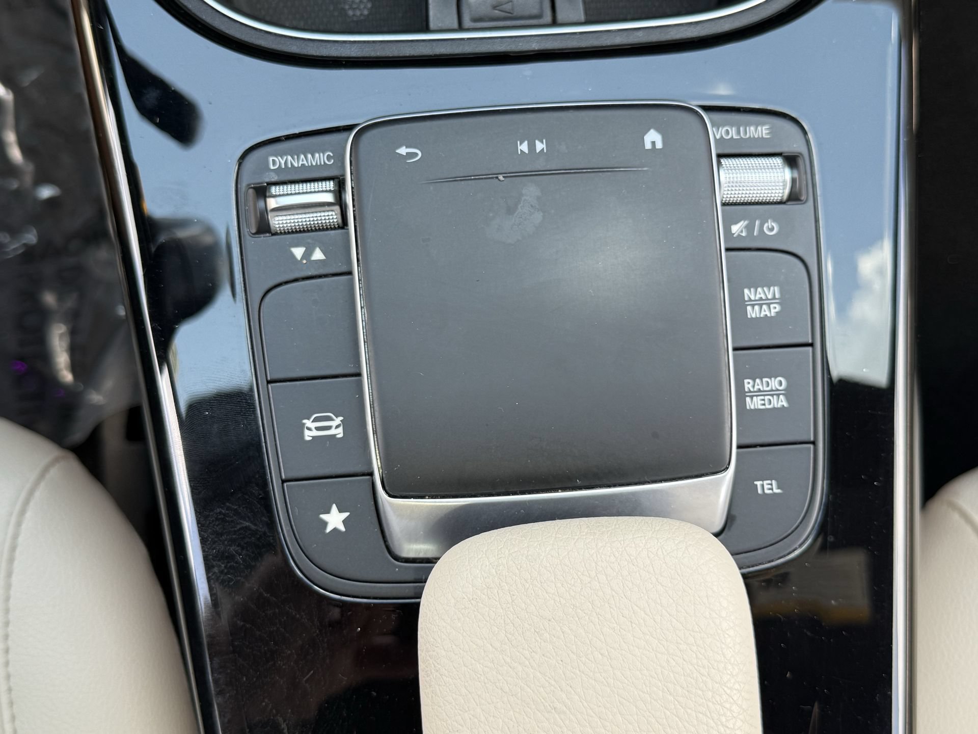 Used 2023 Mercedes-Benz CLA 250 4MATIC w/ Premium Package image 11