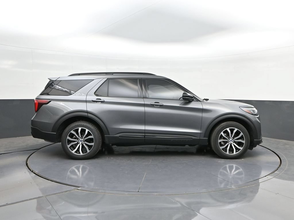 Certified 2025 Ford Explorer ST-Line AWD/4WD image 24
