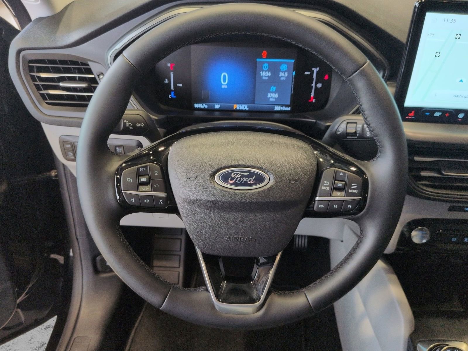 Certified 2025 Ford Escape SE image 25