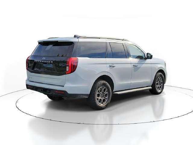 Certified 2025 Ford Expedition Active AWD/4WD image 3