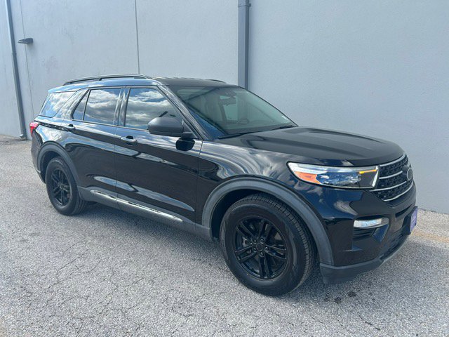 Certified 2021 Ford Explorer XLT w/ Equipment Group 202A RWD image 2