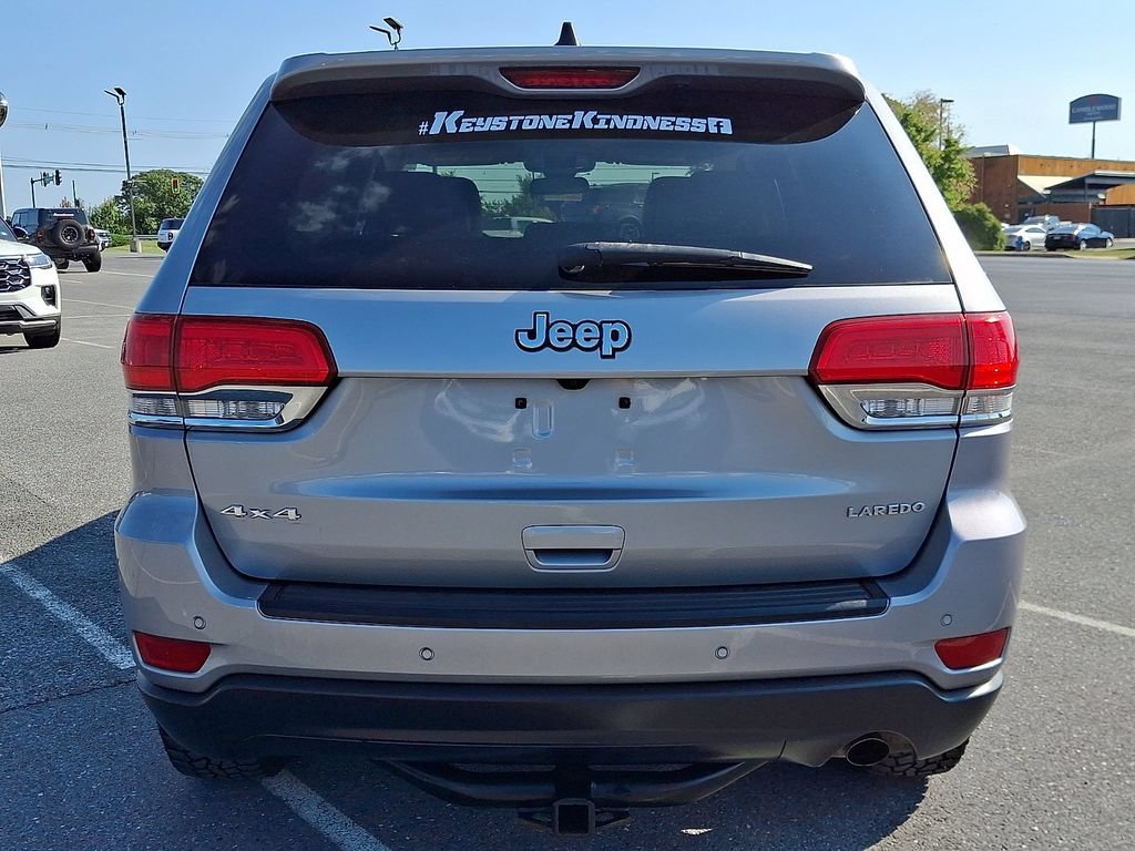 Used 2019 Jeep Grand Cherokee Laredo AWD/4WD image 5