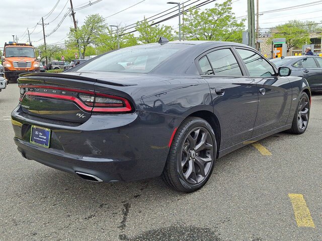 Used 2017 Dodge Charger R/T w/ Premium Group RWD image 17