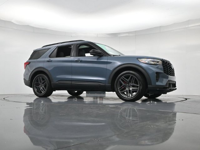 Certified 2025 Ford Explorer ST w/ Sun And Sound Package AWD/4WD image 38
