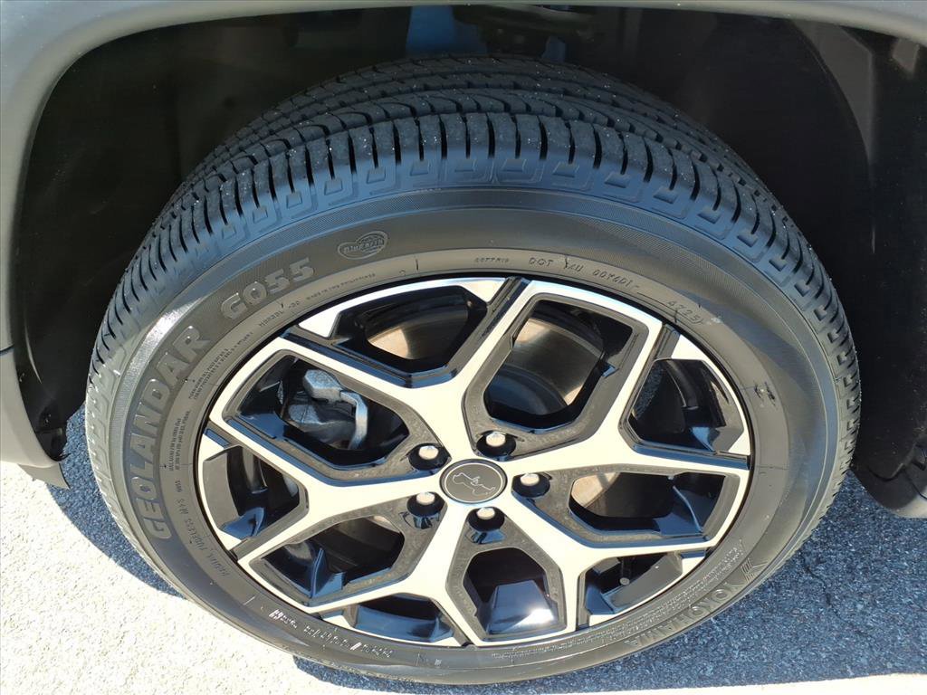 Used 2025 Jeep Compass Limited AWD/4WD image 4