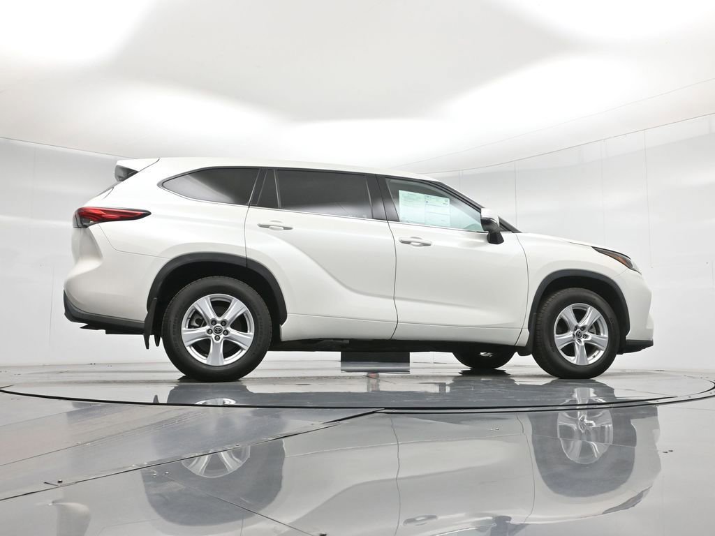 Used 2021 Toyota Highlander LE image 59