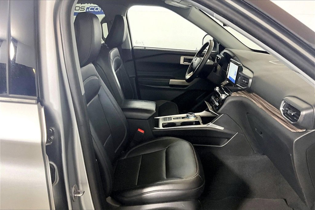 Certified 2024 Ford Explorer Limited image 6