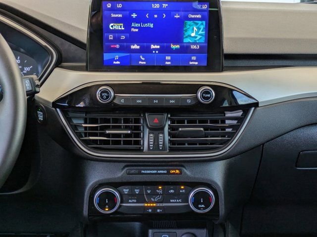 Certified 2022 Ford Escape SE w/ SE Sport Appearance Package image 15