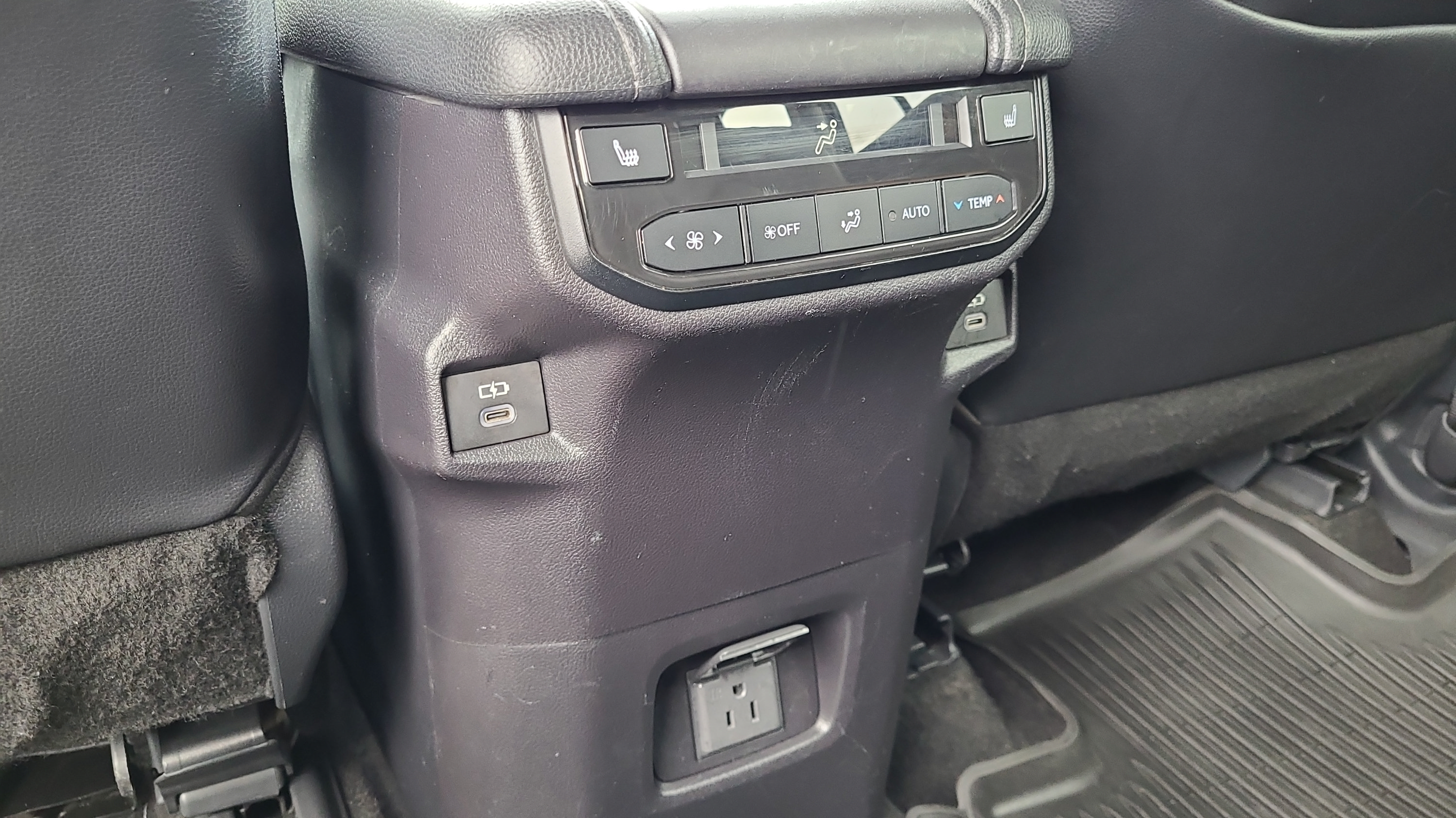 Used 2024 Toyota Grand Highlander AWD image 16