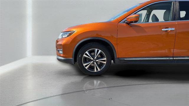 Used 2017 Nissan Rogue SL w/ SL Premium Package image 9