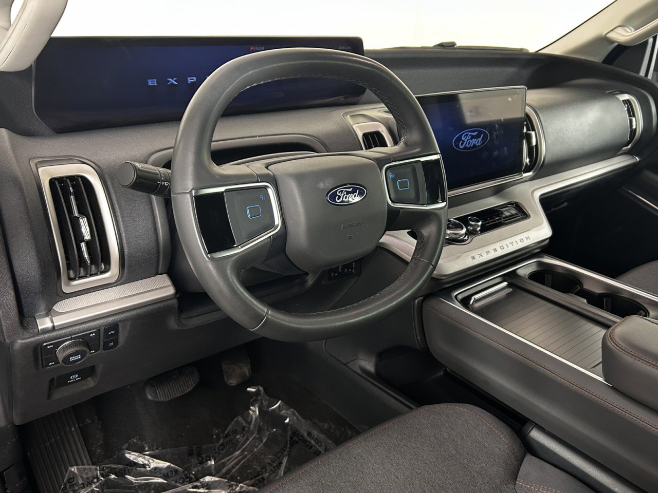Certified 2025 Ford Expedition Active AWD/4WD image 18